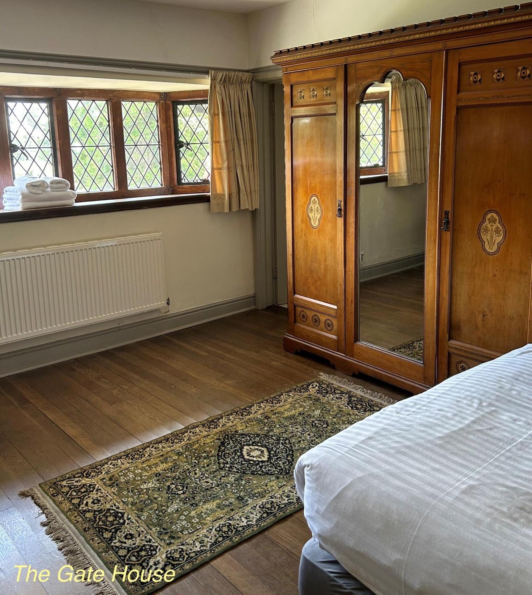 Thornton Manor - Holiday Cottages And Apartments Heswall Buitenkant foto